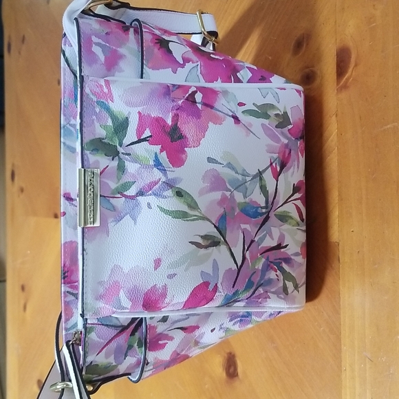 Liz Claiborne Handbags - Liz Claiborne Pink & White Floral Purse